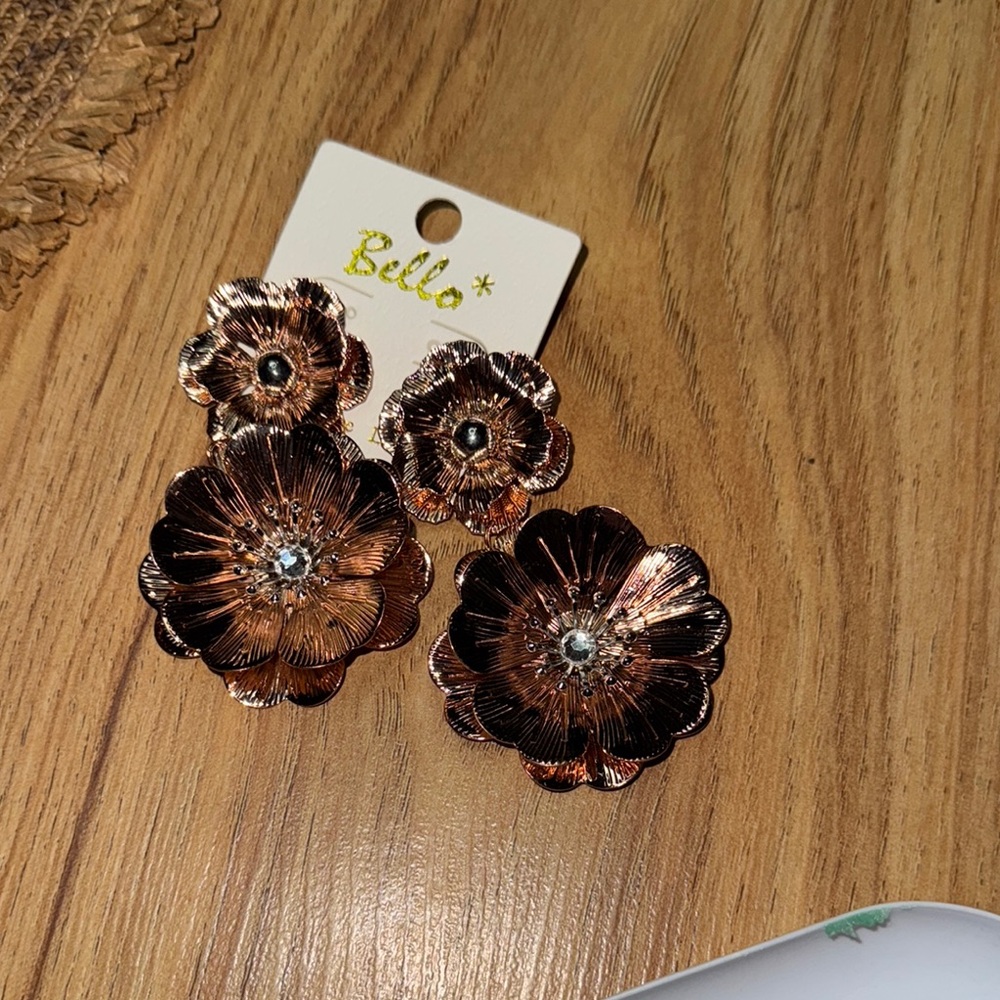 Bello Rose Gold Flower Earrings